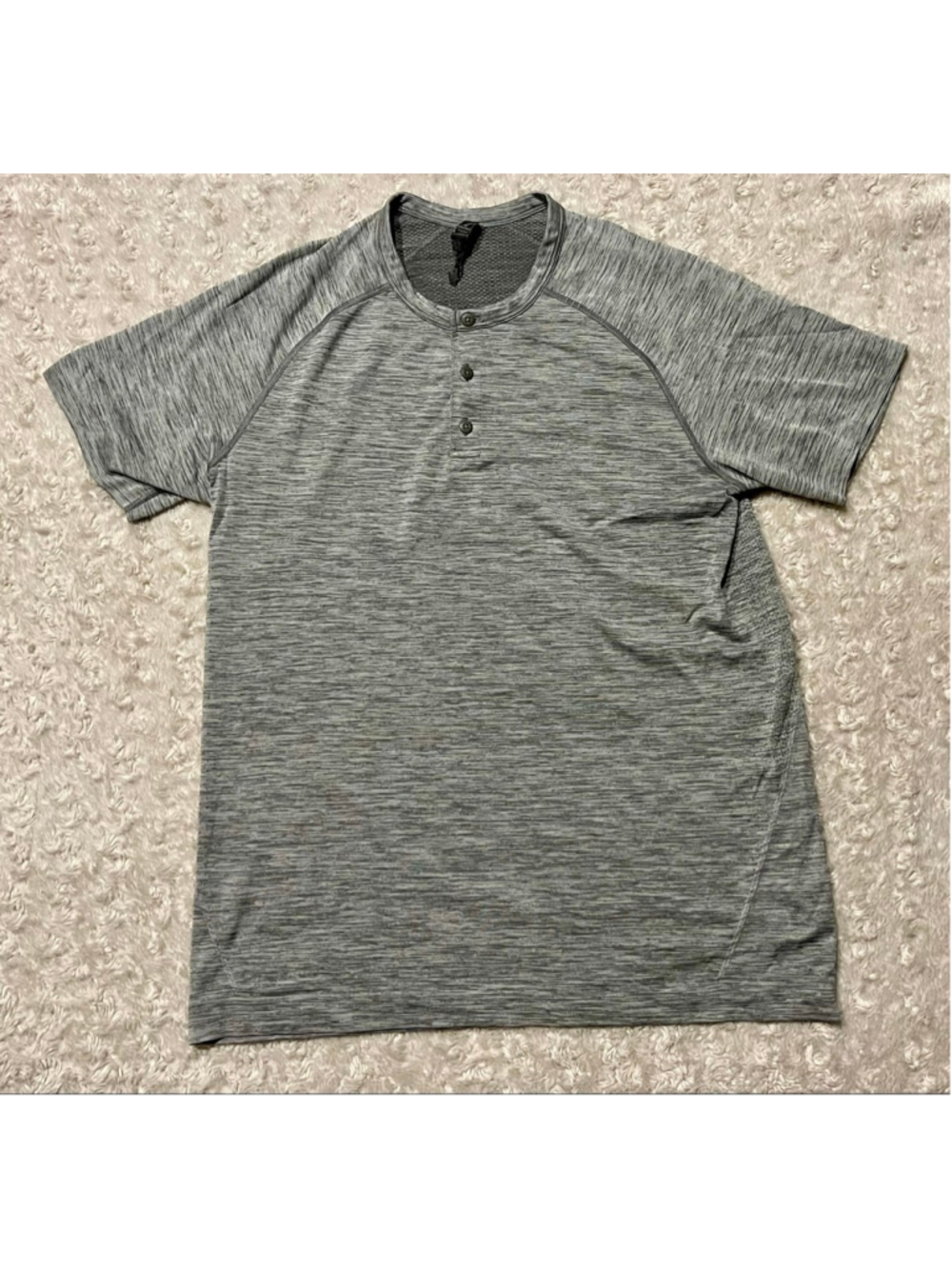 Lululemon Men’s Metal Vent Tech Short Sleeve Henley Tee, Size Medium, EUC